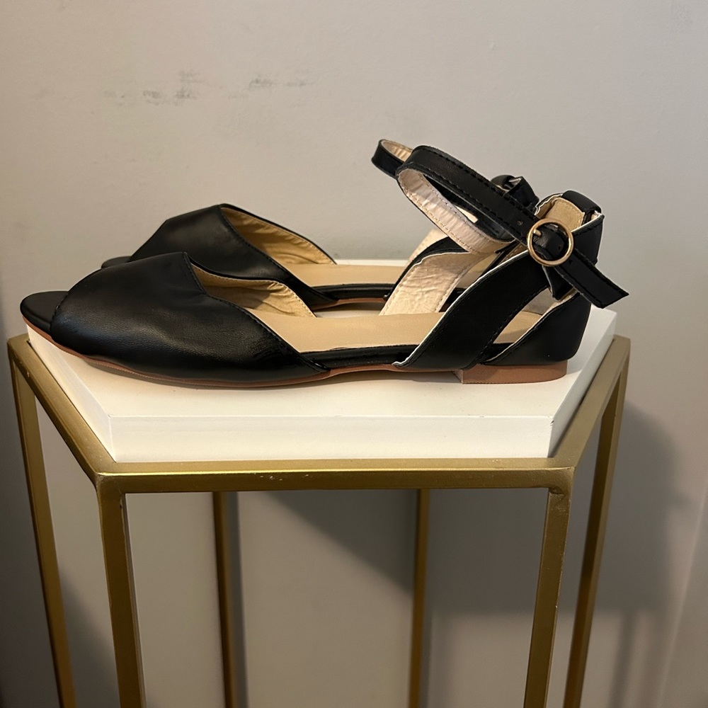 New Black Pleather Peep-toe Flat Sandal, Size 11